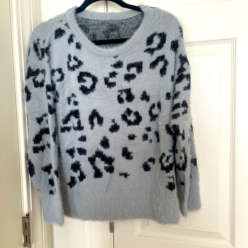 Sweater (light grey print), size XS (like new!)
